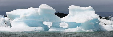 Icebergs and volcanic ash, Jokulsarlon Lagoon, Iceland